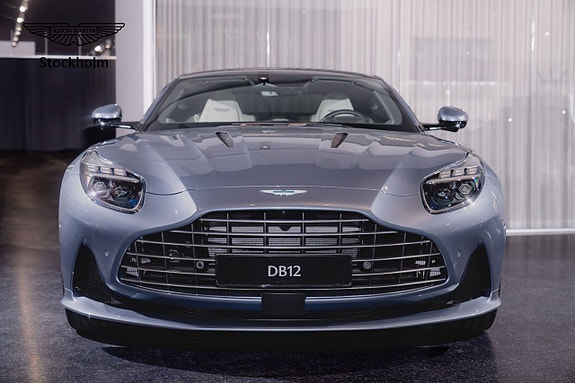Aston Martin DB12 4 of 5