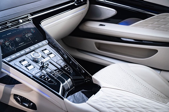 Aston Martin DB12 12 of 18