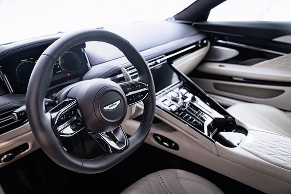 Aston Martin DB12 9 of 18
