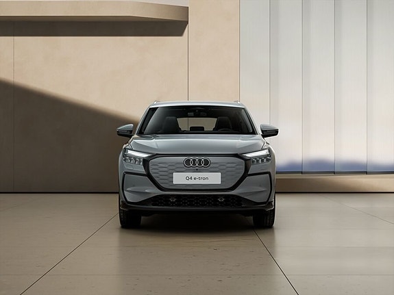 Audi e-tron 2 of 7