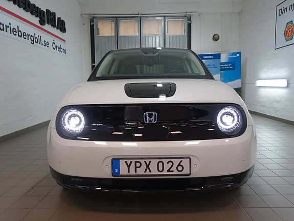 Honda e 3 of 5