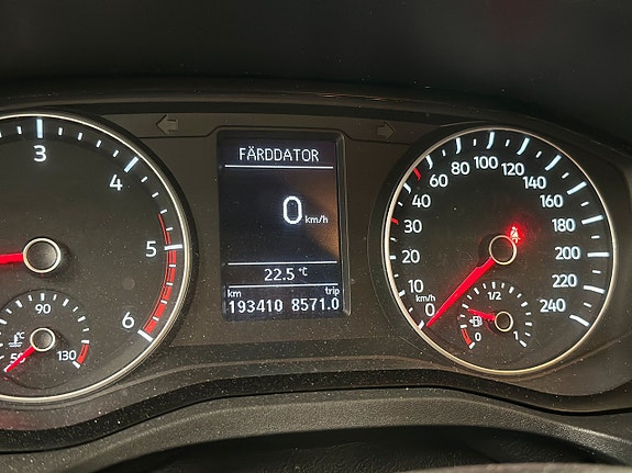 Volkswagen Amarok 21 of 27