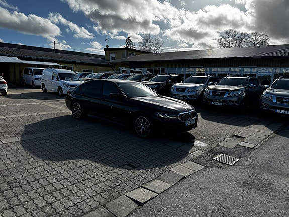 BMW 530e 4 of 5