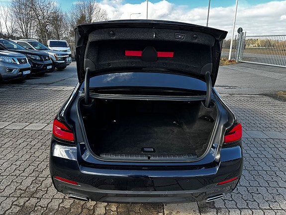 BMW 530e 15 of 28