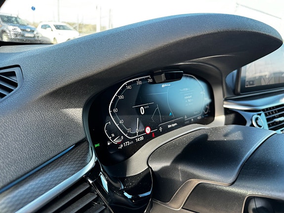 BMW 530e 18 of 28