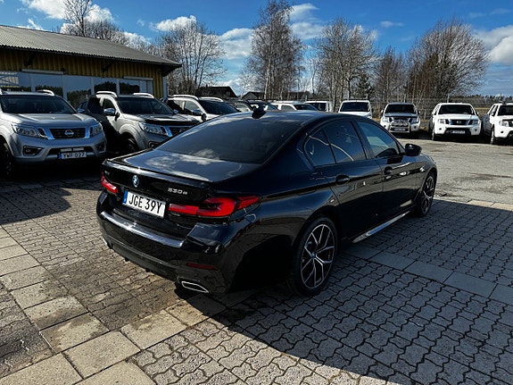 BMW 530e 3 of 5