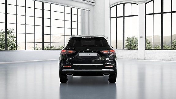Mercedes-Benz GLA250 e 4 of 16