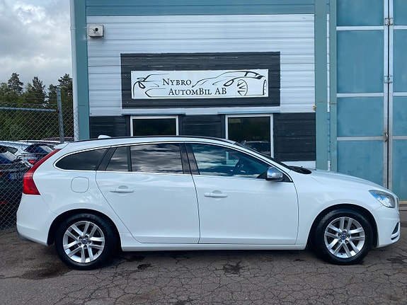 Volvo V60 2 of 5