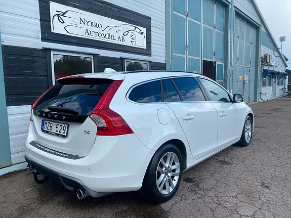 Volvo V60 3 of 5