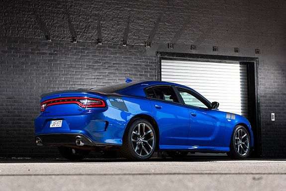 Dodge Charger 2 of 5