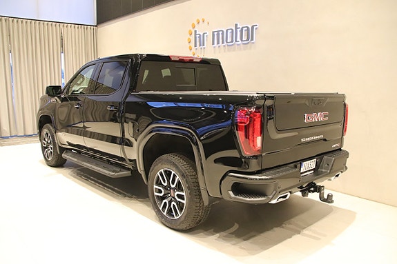 GMC Sierra 4 of 5