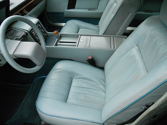 Aston Martin Lagonda 3 of 5