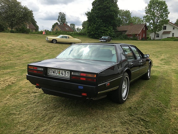 Aston Martin Lagonda 12 of 14