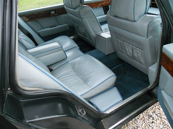 Aston Martin Lagonda 4 of 5