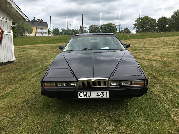 Aston Martin Lagonda 7 of 14