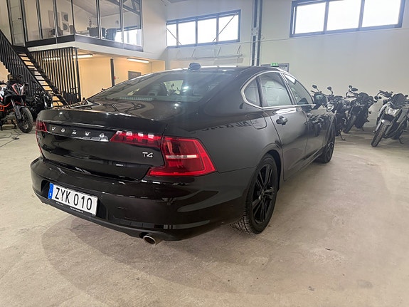 Volvo S90 9 of 17