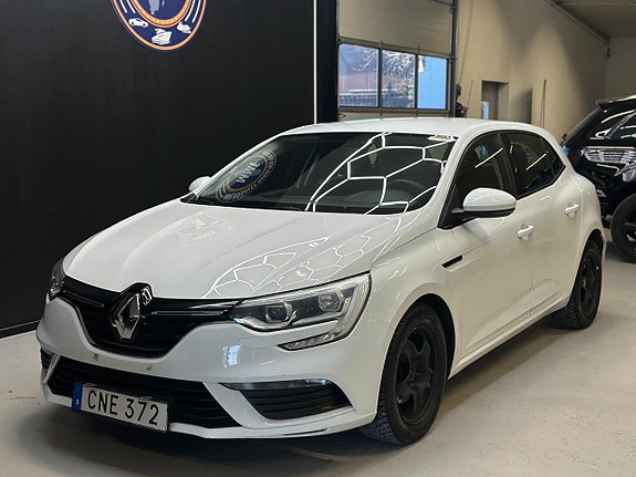 Renault Megane IV 4 of 5