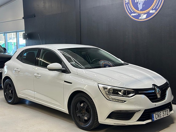 Renault Megane IV 2 of 5