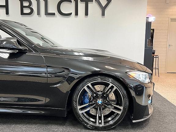 BMW M4 4 of 5