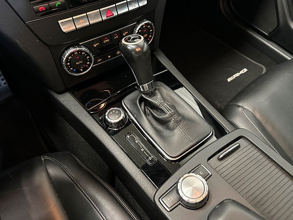 Mercedes-Benz C63 16 of 30