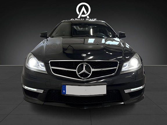 Mercedes-Benz C63 8 of 30