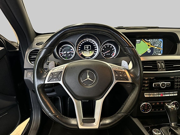 Mercedes-Benz C63 12 of 30