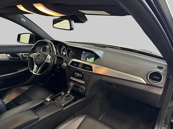 Mercedes-Benz C63 18 of 30