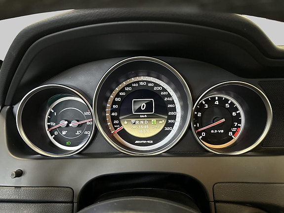 Mercedes-Benz C63 13 of 30