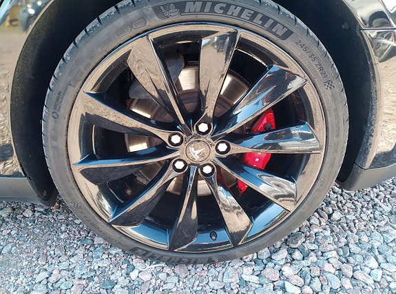 Tesla Model S 20 of 21