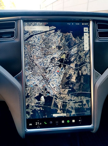 Tesla Model S 16 of 21