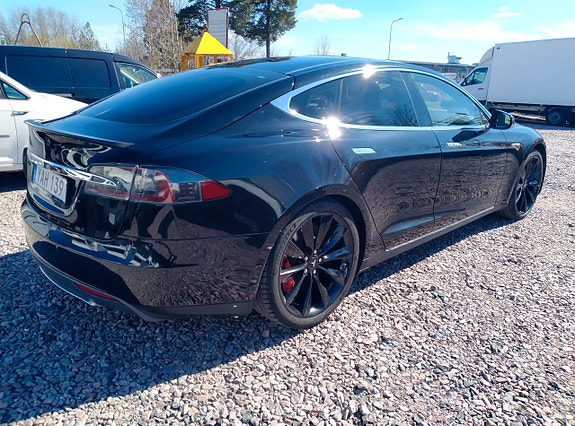Tesla Model S 8 of 21