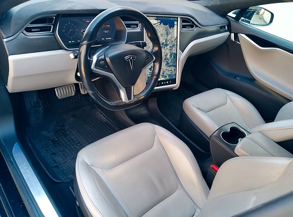 Tesla Model S 11 of 21