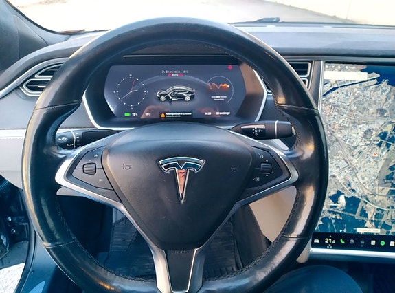 Tesla Model S 13 of 21