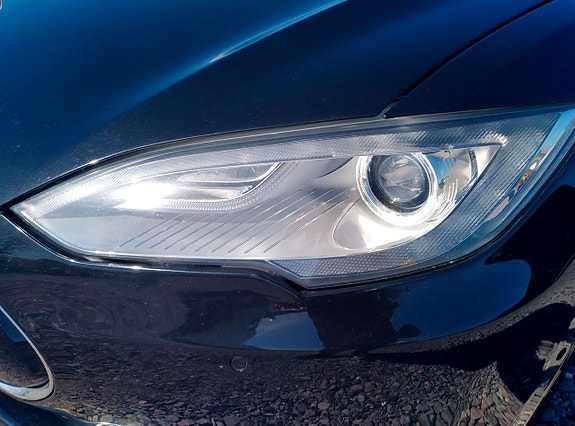 Tesla Model S 21 of 21