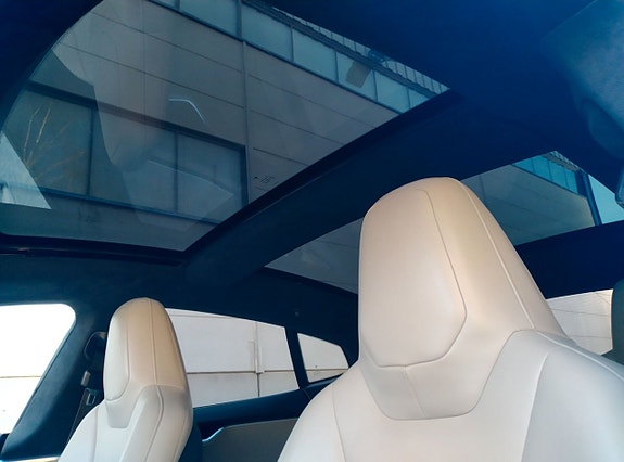 Tesla Model S 19 of 21