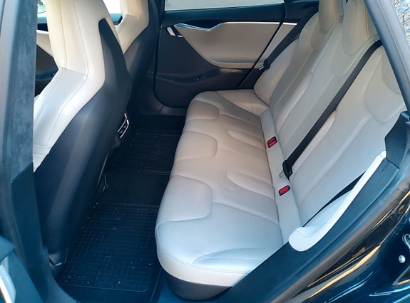 Tesla Model S 18 of 21