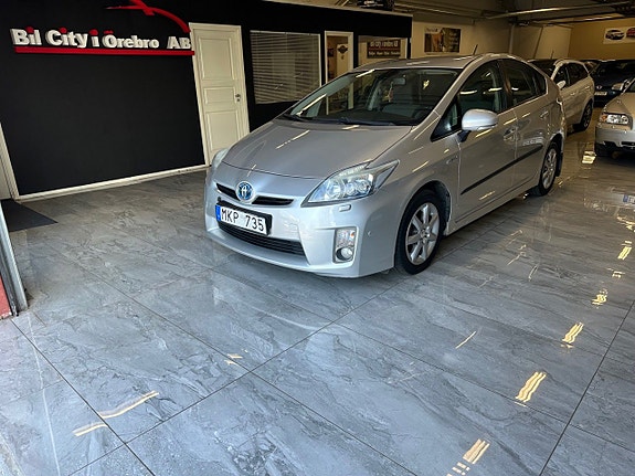 Toyota Prius 3 of 5