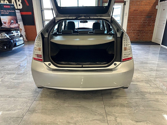 Toyota Prius 13 of 20