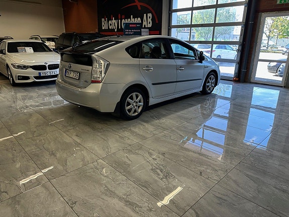 Toyota Prius 5 of 5