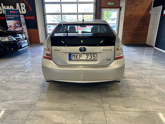 Toyota Prius 12 of 20