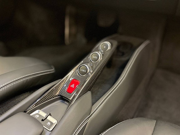 Ferrari F8 Tributo 13 of 18