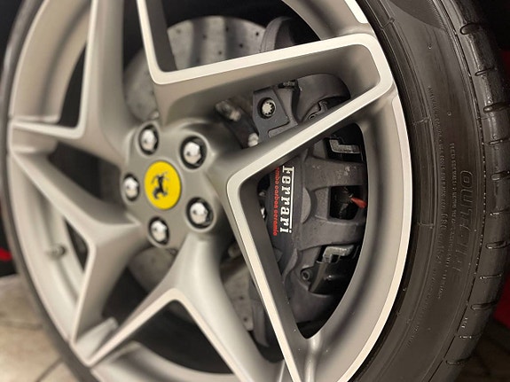 Ferrari F8 Tributo 17 of 18