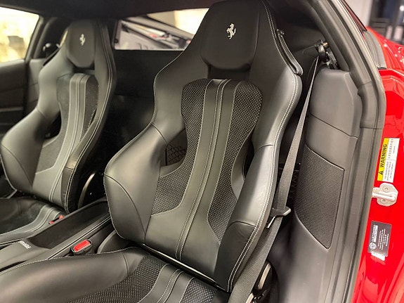 Ferrari F8 Tributo 8 of 18