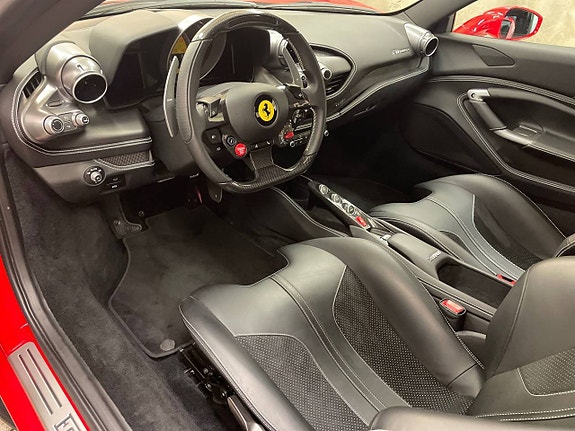 Ferrari F8 Tributo 6 of 18