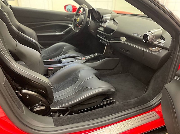 Ferrari F8 Tributo 9 of 18