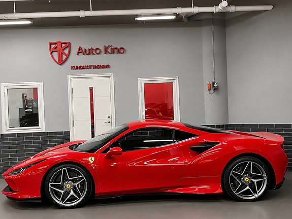 Ferrari F8 Tributo 2 of 18