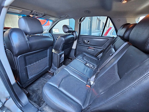 Cadillac SRX 12 of 15