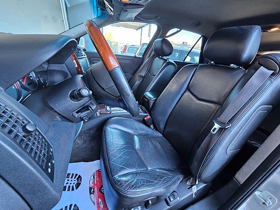 Cadillac SRX 15 of 15