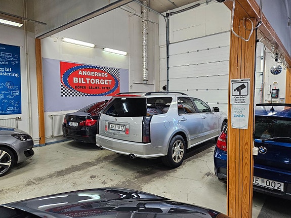 Cadillac SRX 2 of 15