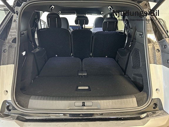 Peugeot e-5008 5 of 5